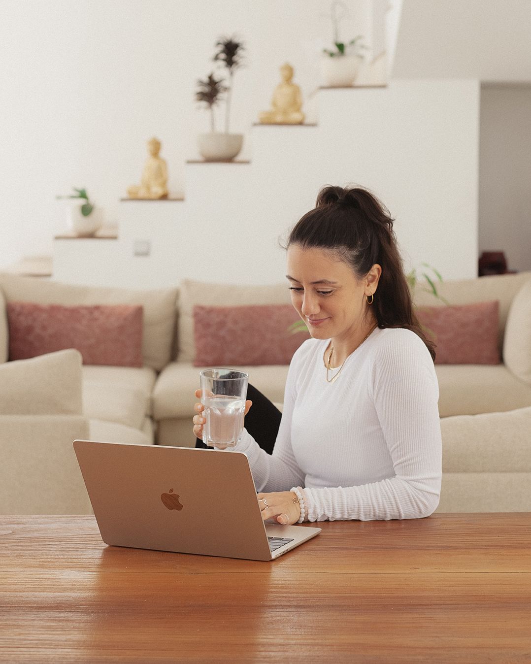 A student taking an online Samasti course at home
